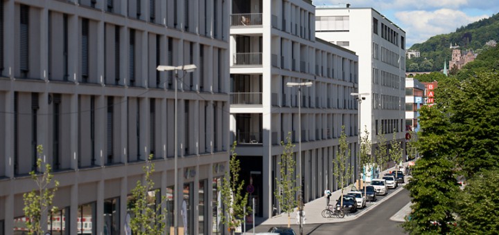Bahnhofstraße Heidelberg mit Blick auf das Gerichtsgebäude
